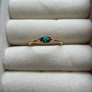 14K Gold and Green Stone Size 7 Ring
